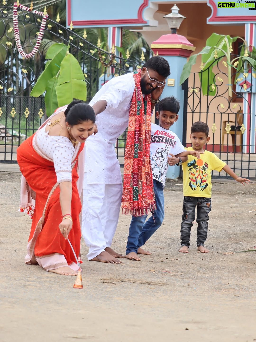 Rajani Shashikumar - 50.9K Likes - ಸಮಸ್ತ ನಾಡಿನ ಜನತೆಗೆ ಬೆಳಕಿನ ಹಬ್ಬ ದೀಪಾವಳಿಯ ಶುಭಾಶಯಗಳು ✨💥

#kannada #insta #reels #keepsupporting