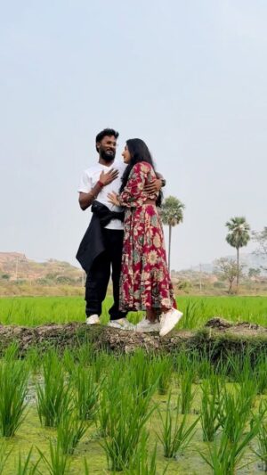 Rajani Shashikumar Instagram - ಪ್ರೀತಿಯ ಊರ ನಾಯಕಿಯೇ ❤️‍🩹…lyric 🔥🌼…

#kannada #insta #reels #keepsupporting