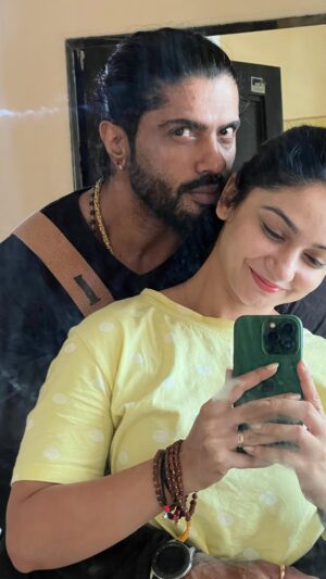 Rajini Instagram - ९९ ಬೆಳಕು ನೀಡಿ ಉರಿದ ನಂತರವೇ ಮೇಣದಬತ್ತಿಗೆ ಗೊತ್ತಾಗಿದ್ದು, ನನ್ನನ್ನು ಸುಟ್ಟಿದ್ದು ಮತ್ಯಾರು ಅಲ್ಲ ನನ್ನೊಳಗಿನ ದಾರವೇ ಅಂತ. ನಮ್ಮ ಬದುಕಿನಲ್ಲಿ ಕೂಡ ಹಾಗೆಯೇ ನಮ್ಮ ನಿಲುವುಗಳು ನಿರ್ಧಾರಗಳು ಸರಿ ಇರಬೇಕು ಅಷ್ಟೆ 😇😍🤗

ಎಲ್ಲರಿಗೂ ಹೊಸ ವರ್ಷದ ಹಾರ್ದಿಕ ಶುಭಾಶಯಗಳು 🥰💕
.
.
.
.
.
#dboss #dbossfans #dbossism #Dbosskingdom #dbosscraze #dbossfan #dbossquotes #Dbosssoldiers #dbossfc #dbossco #dbossfanskalduragi #Dbossoffice #dbossparva #dbossadda #dbossgirls #dbossqutues #dbossfanshonnavar #instalike