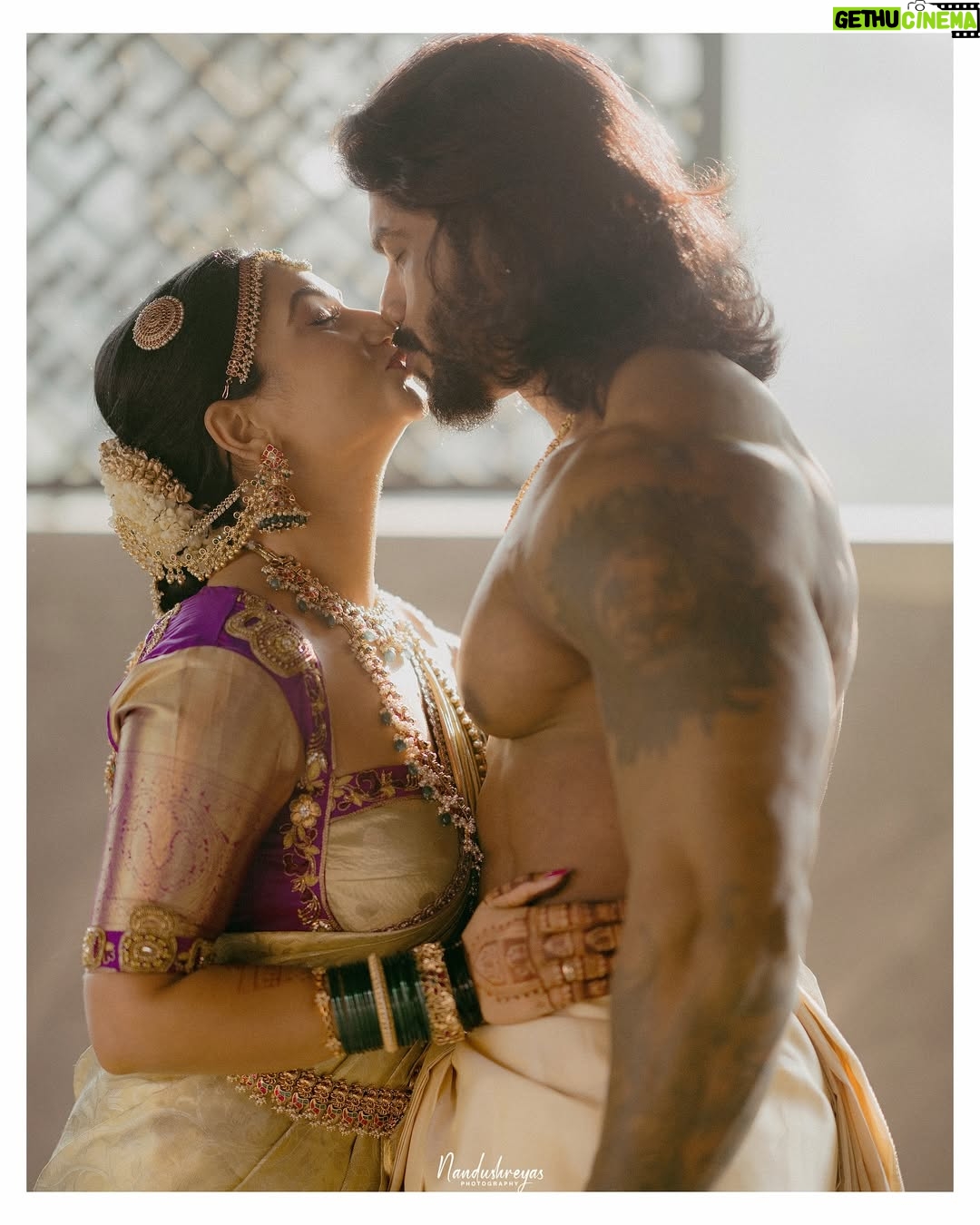Rajini - 192.9K Likes - ಏಳು ವರುಷದ ಗೆಳೆಯನ  ಜೊತೆ ಏಳು ವರ್ಷ “ಸಪ್ತಪದಿ “ ತುಳಿದು ಈಗ ಒಂದಾದ ಕ್ಷಣ ಜೀವನದ ಅತ್ಯಮೂಲ್ಯದ  ದಿನ ಈ ದಿನಕ್ಕೆ ತುಂಬಾ ಪ್ರೀತಿ ತೋರಿದ ಎಲ್ಲರಿಗು ಚಿರಋಣಿ 🙏😍🤗…

Thank you so much nandu 😍
Beautiful photography by: @nandushreyas.photography 

Makeover : @arjunanjimakeover 

Jewellery : @bridalhubrentaljewellery rental jewellery

Beautiful saree by : @sri.varisilks 

Blouse and saree design by : @suthra_designer_boutique
 
Wedding venue : @ikshaaconventions 
.
.
.
#dboss #dbossfans #dbossism #Dbosskingdom #dbosscraze #dbossfan #dbossquotes #Dbosssoldiers #dbossfc #dbossco #dbossfanskalduragi #Dbossoffice #dbossparva #dbossadda #dbossgirls #dbossqutues #dbossfanshonnavar #marriage #explore #beutiful #love #soulmate #happy