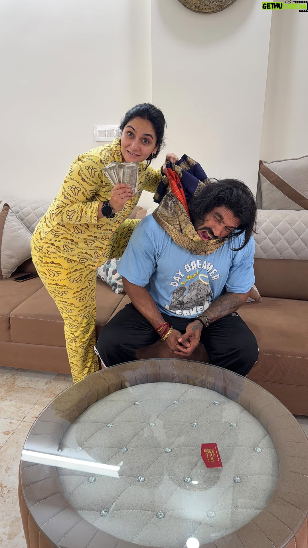 Rajini - 35.9K Likes - Give me some space😂😆🤣😅…
.
.
.
.
#kanchisociety #kanchisociety #kanchi #oldsarees #oldsareebuyers
#banglore #silksarees #bestprice #karnatakaculture #women| #comedyvideos #comedy #funny #instagood #instalike #reelitfeelit #fun