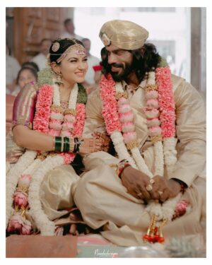 Rajini Instagram - ಏಳು ವರುಷದ ಗೆಳೆಯನ  ಜೊತೆ ಏಳು ವರ್ಷ “ಸಪ್ತಪದಿ “ ತುಳಿದು ಈಗ ಒಂದಾದ ಕ್ಷಣ ಜೀವನದ ಅತ್ಯಮೂಲ್ಯದ  ದಿನ ಈ ದಿನಕ್ಕೆ ತುಂಬಾ ಪ್ರೀತಿ ತೋರಿದ ಎಲ್ಲರಿಗು ಚಿರಋಣಿ 🙏😍🤗…

Thank you so much nandu 😍
Beautiful photography by: @nandushreyas.photography 

Makeover : @arjunanjimakeover 

Jewellery : @bridalhubrentaljewellery rental jewellery

Beautiful saree by : @sri.varisilks 

Blouse and saree design by : @suthra_designer_boutique
 
Wedding venue : @ikshaaconventions 
.
.
.
#dboss #dbossfans #dbossism #Dbosskingdom #dbosscraze #dbossfan #dbossquotes #Dbosssoldiers #dbossfc #dbossco #dbossfanskalduragi #Dbossoffice #dbossparva #dbossadda #dbossgirls #dbossqutues #dbossfanshonnavar #marriage #explore #beutiful #love #soulmate #happy