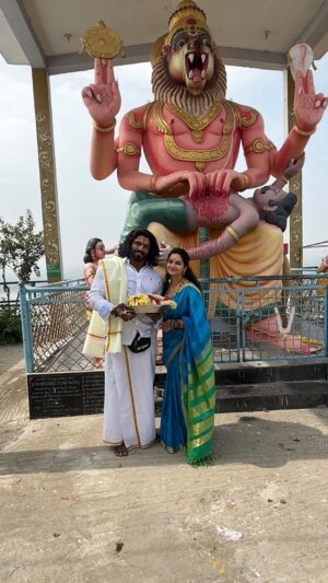 Rajini Instagram - ಅರ್ಜುನನು ಕೃಷ್ಣನಲ್ಲಿ ಕೇಳಿದ ಪ್ರಭು ನಿನ್ನ(ಭಗವಂತ) ಪೂಜೆ ಯಾವ ರೀತಿ ಮಾಡಬೇಕು.
ಆಗ “ಶ್ರೀ ಕೃಷ್ಣ ”ಹೇಳುತ್ತಾರೆ 
ನೀನು ಖುಷಿಯಾಗಿರು ಹಾಗೂ ಇತರರನ್ನು ಖುಷಿಯಾಗಿ ಇಡು 
ಅದೇ ನೀನು ನನಗೆ ಮಾಡುವ ಪೂಜೆ
“ಭಗವದ್ಗೀತೆ”

ಆ  ಭಗವಂತ ಎಲ್ಲರಿಗು ಆರೋಗ್ಯ ಆಯಸ್ಸು ಕೊಟ್ಟು ಕಾಪಾಡಲಿ ಎಲ್ಲರಮನದಲ್ಲು ಒಂದೆ ನಾಮ “ಶ್ರೀ ಹರಿ “🙏ಶುಭ ದಿನ 😍
.
.
.
.

#mandya #divine #family #love #happiness #mysore #instalike #instagood #reelitfeelit #temple #blessed #outing #reels #new #explore