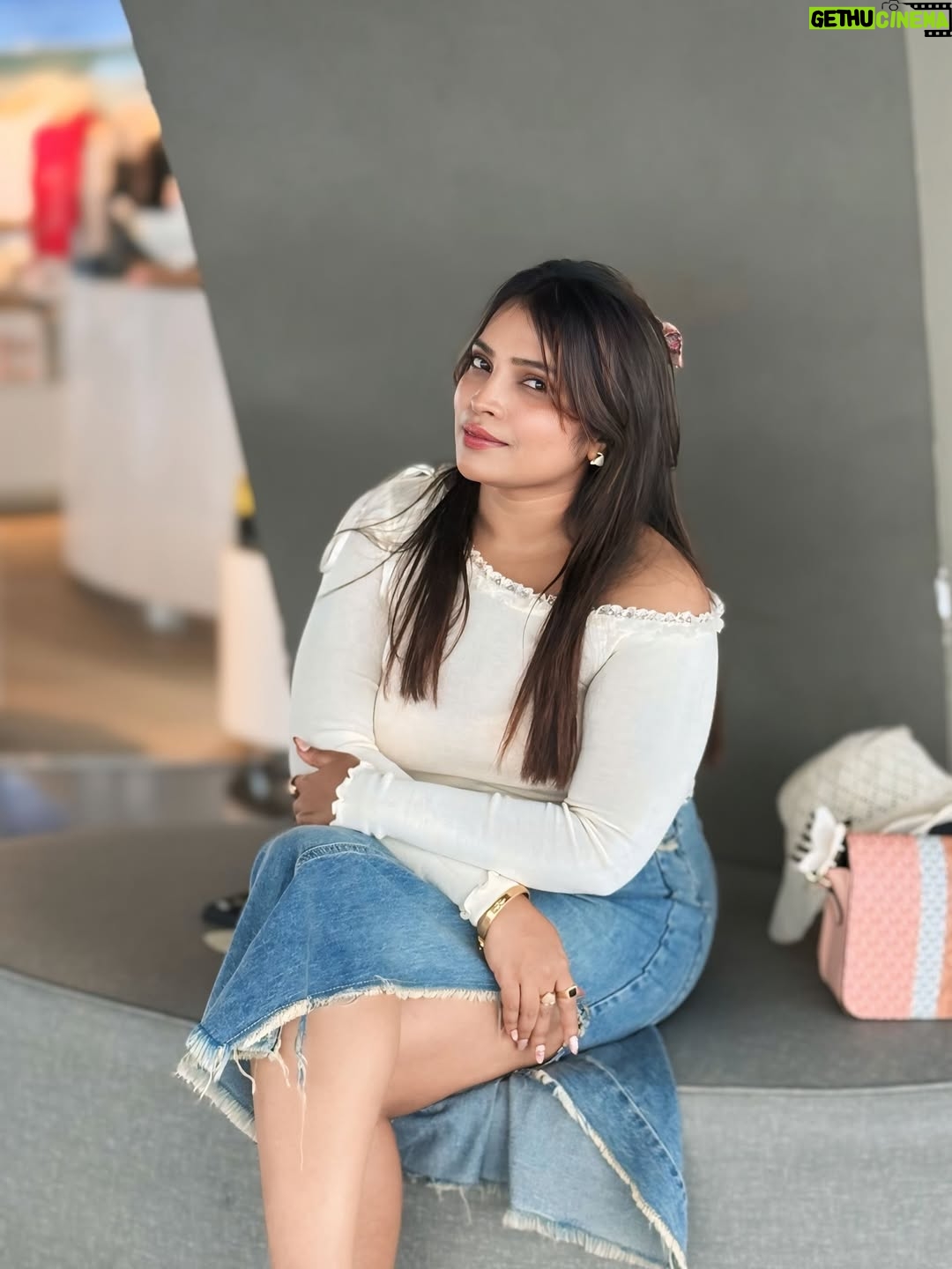 Rajini Lakshmish - 4.9K Likes - 