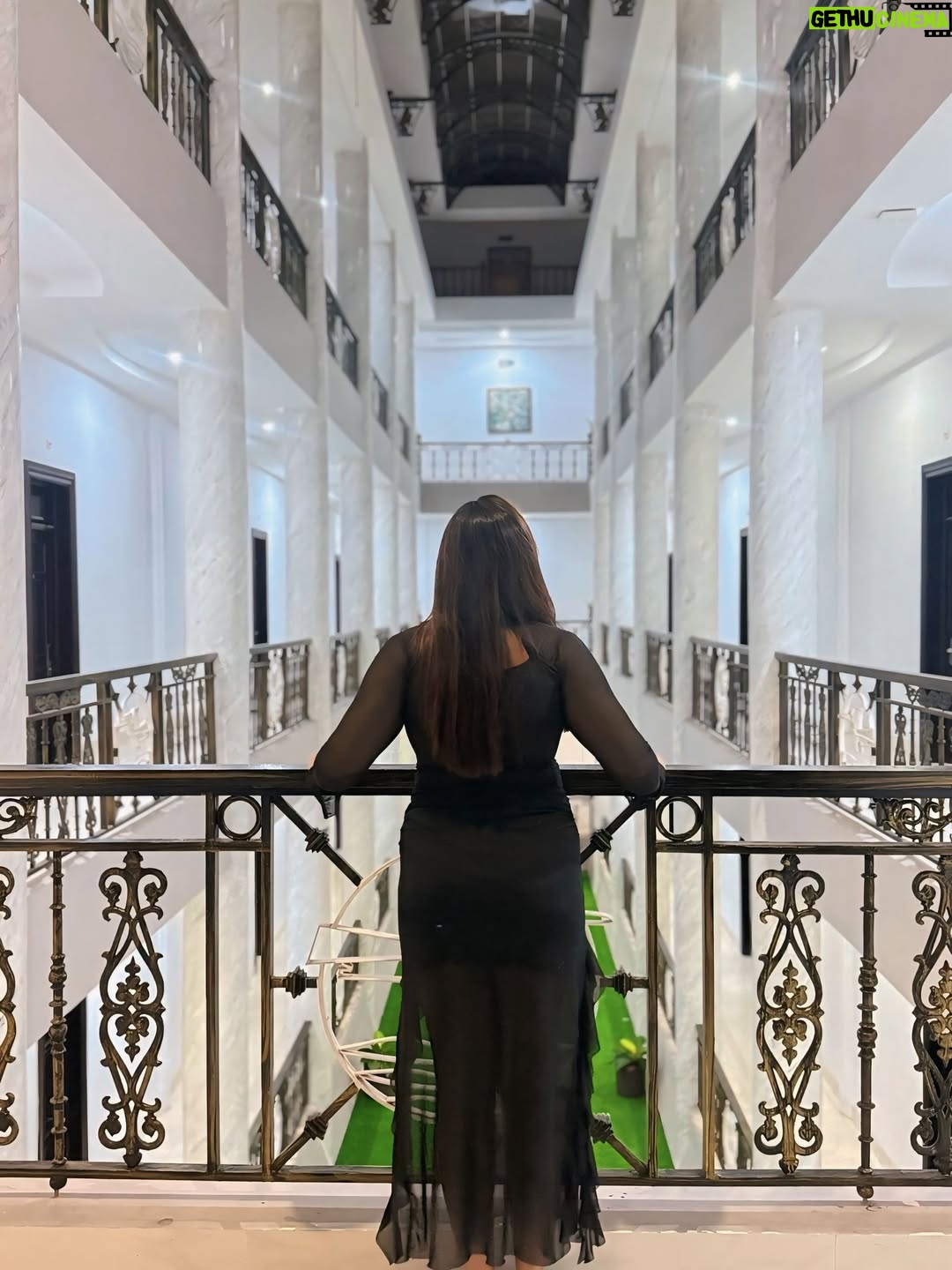 Rajini Lakshmish - 3.8K Likes - My aura is my true luxury ✨🧿

Vietnam diaries✨

#pictureoftheday #blackdresscode⚫️