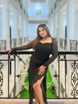 Rajini Lakshmish Instagram - My aura is my true luxury ✨🧿
Vietnam diaries✨
#pictureoftheday #blackdresscode⚫️