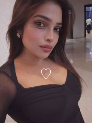 Rajini Lakshmish Instagram - My aura is my true luxury ✨🧿
Vietnam diaries✨
#pictureoftheday #blackdresscode⚫️