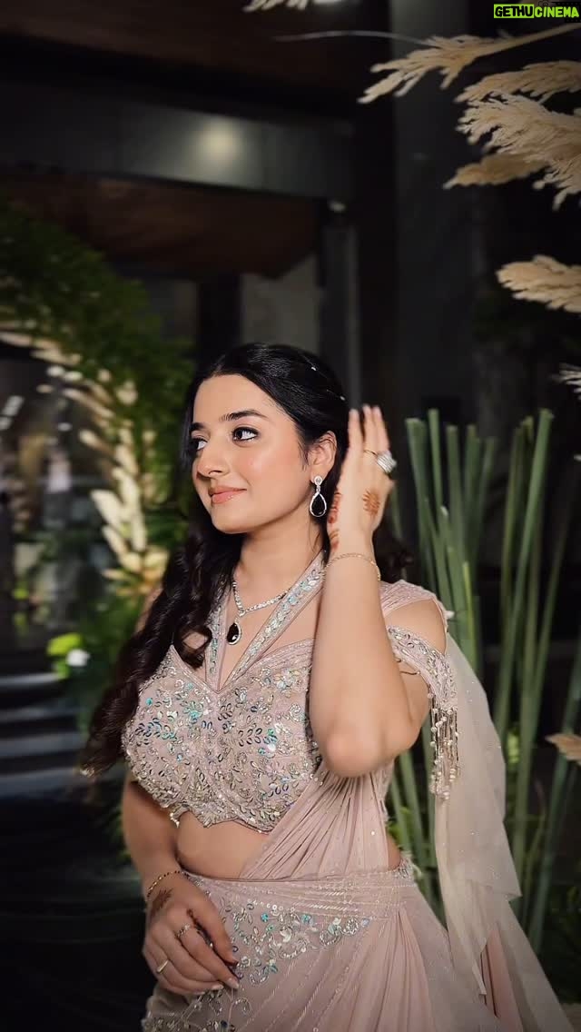 Rajshree sharma - 2.8K Likes - Queen mode: activated✨Crown optional👑
@chaashni.couture