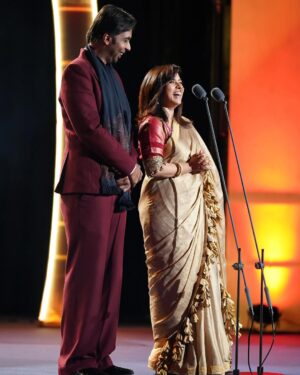 Rajshri Deshpande Instagram - In 2023, I received the National Best Actress Award for my performance as Neelam Krishnamoorty in @netflix_in’s #TrialByFire—and I can still feel that fire burning in my heart. That sacred moment on the @asianacademycreativeawards stage ignited my dreams and inspired me to pour even more of my soul into my work.
Today, my heart overflows with joy as I stand on this stage beside my dear friend and extraordinary actor from India, @nowitsabhi, to celebrate the nation’s finest actor and actress.
What an indescribable honor to be here at the Asian Academy Creative Awards, presenting these life-changing accolades. Dearest Fiona and Michael, from the depths of my heart, thank you for weaving me into this beautiful tapestry of dreams and triumphs. I’m proud to be part of the @asianacademycreativeawards family.
Huge congratulations to the #BlackWarrant team for all your awards—I felt so proud to be a small part of it, and holding @tanyachhabria’s award for Best Editor filled me with even greater pride.
@priyankaraajiv, thank you for draping me in this gorgeous saree that makes me feel like a queen. My dear @pavleen_gujral, I love you and your beautiful jewellery from @dazzle_.up. 
And to my beloved mother’s precious nose ring, which I carry in my heart forever.