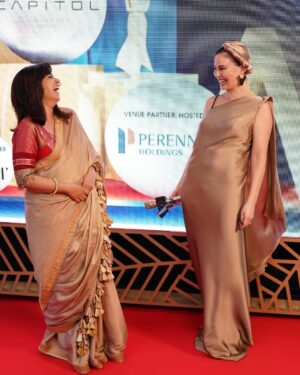 Rajshri Deshpande Instagram - In 2023, I received the National Best Actress Award for my performance as Neelam Krishnamoorty in @netflix_in’s #TrialByFire—and I can still feel that fire burning in my heart. That sacred moment on the @asianacademycreativeawards stage ignited my dreams and inspired me to pour even more of my soul into my work.
Today, my heart overflows with joy as I stand on this stage beside my dear friend and extraordinary actor from India, @nowitsabhi, to celebrate the nation’s finest actor and actress.
What an indescribable honor to be here at the Asian Academy Creative Awards, presenting these life-changing accolades. Dearest Fiona and Michael, from the depths of my heart, thank you for weaving me into this beautiful tapestry of dreams and triumphs. I’m proud to be part of the @asianacademycreativeawards family.
Huge congratulations to the #BlackWarrant team for all your awards—I felt so proud to be a small part of it, and holding @tanyachhabria’s award for Best Editor filled me with even greater pride.
@priyankaraajiv, thank you for draping me in this gorgeous saree that makes me feel like a queen. My dear @pavleen_gujral, I love you and your beautiful jewellery from @dazzle_.up. 
And to my beloved mother’s precious nose ring, which I carry in my heart forever.
