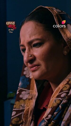 Rakshanda Khan Instagram - Bhanwari Devi ne chali ek nayi chaal, kya iss baar hongi woh Samrat aur Kishmish ko door karne mein kaamyaab? 🤔 

Dekhiye #DhaakadBeera, har roz shaam 7 baje sirf, #Colors aur @JioHotstar par. 

@rakshandak27 @divyamshukla10