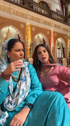 Rakshanda Khan Instagram - Kishmish and BD clearly need to sit down and discuss their differences 🤪🤪🤪🤪 #dhakadbeera @colorstv