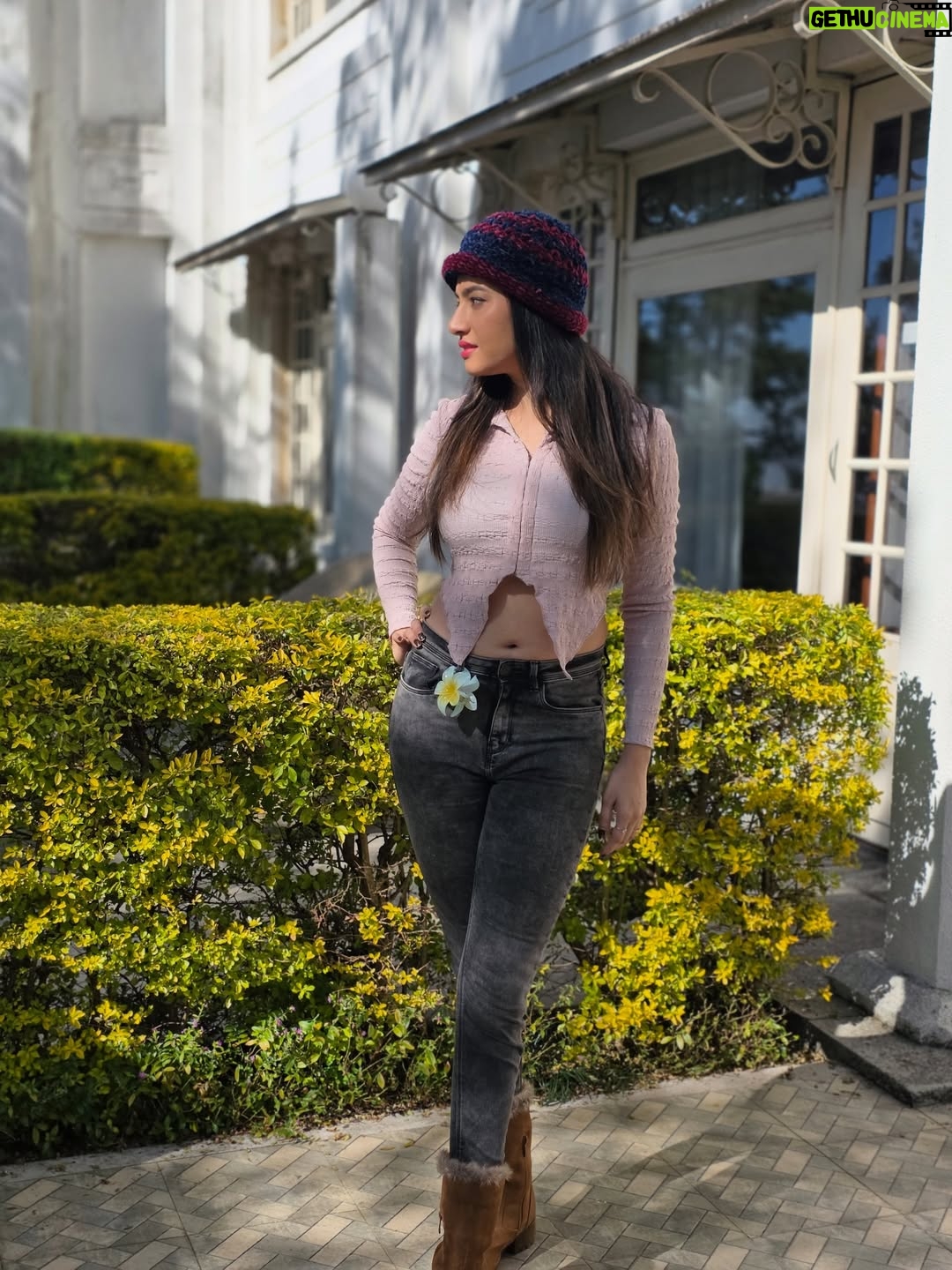 Ramola - 24.2K Likes - 💚 

.

.
#actresslife #traveldestination #masoori #beutifulhouse #frenchstyle #uttarakand #greenery #outdoorshoots