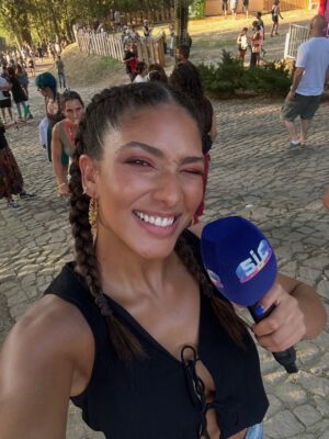 Raquel Sampaio Instagram - Depois de 6 anos, termino o meu percurso no Fama Show e encerro um ciclo de 8 anos na casa que me viu nascer enquanto atriz e apresentadora.

À SIC, a todas as equipas e profissionais incríveis com quem me cruzei, às minhas colegas queridas, aos entrevistados e telespectadores maravilhosos: MUITO obrigada por me acompanharem nesta viagem e por contribuírem diariamente para o meu crescimento pessoal e profissional. Foi um privilégio conhecer-vos e aprender convosco. Sou melhor pessoa por causa de todos vós. 🫶🏽

Até já 🩷