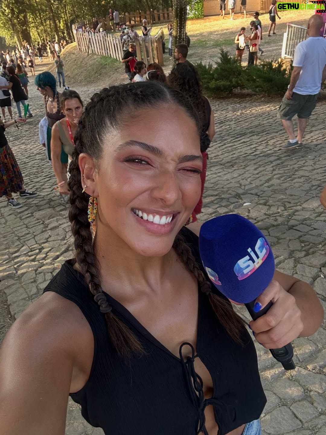 Raquel Sampaio - 6.7K Likes - Depois de 6 anos, termino o meu percurso no Fama Show e encerro um ciclo de 8 anos na casa que me viu nascer enquanto atriz e apresentadora.

À SIC, a todas as equipas e profissionais incríveis com quem me cruzei, às minhas colegas queridas, aos entrevistados e telespectadores maravilhosos: MUITO obrigada por me acompanharem nesta viagem e por contribuírem diariamente para o meu crescimento pessoal e profissional. Foi um privilégio conhecer-vos e aprender convosco. Sou melhor pessoa por causa de todos vós. 🫶🏽

Até já 🩷