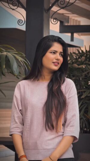 Rashi Khairwar Instagram - Ladki ki haar mein bhi ek kahani hoti hai💔🥀..
#viral #trending #explore #love #rashikhairwar