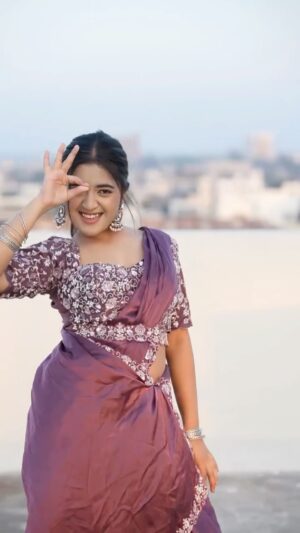 Rashi Shinde Instagram - Trending š«¶š»
.
#rashishinde #reels #trendingreels #explore #trending