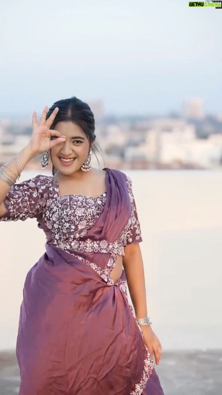 Rashi Shinde - 141.9K Likes - Trending 🫶🏻
.
#rashishinde #reels #trendingreels #explore #trending