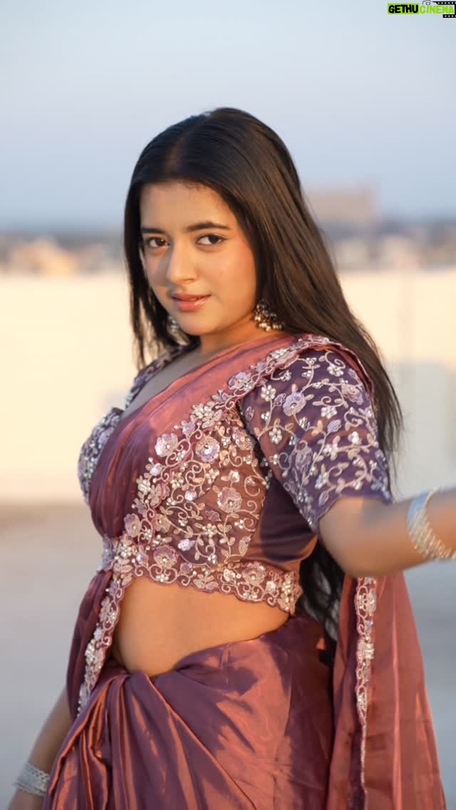 Rashi Shinde - 343.4K Likes - Saajan Saajan 🥰
.
#rashishinde #reels #trendingreels #explore #dance