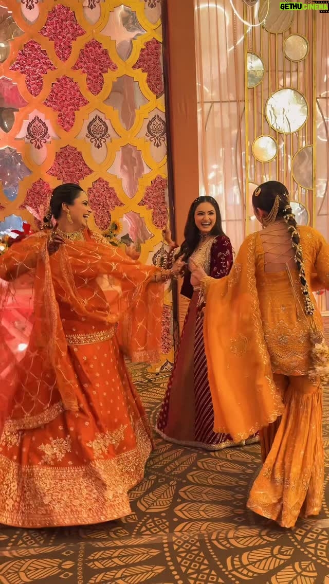 Rashika Sachdeva - 19.9K Likes - Sakhiye Saheliye 🧡 
.
.
.
.
#trending #reelitfeelit #reelitfeelit #song #viral