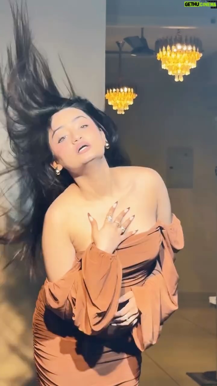 Rashika Sachdeva - 12.9K Likes - Jeee Nhi lagda mera ✨🤎 
@jasminesandlas @jaani777