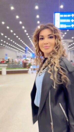 Rayhon Instagram - TREND 😃🔥 

Trend ni takrorlab ko’rdim😅 qo’limdan kelgancha , harakat qildim 😅, o’xshabdimi ? Sizlarga yoqdimi ? Sizlar ham sayohatga chiqsangiz , mana shunday trendlarni takrorlab turasizmi😊?