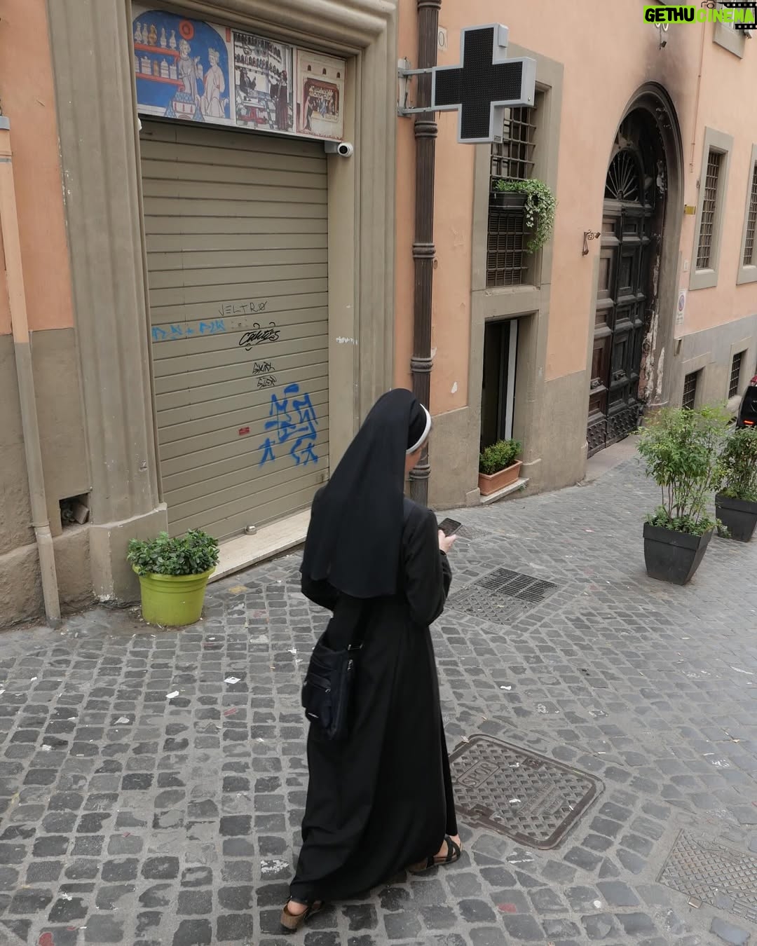 Rébecca Benhamour - 2.2K Likes - viva l’italia, la pasta e le punture di zanzare