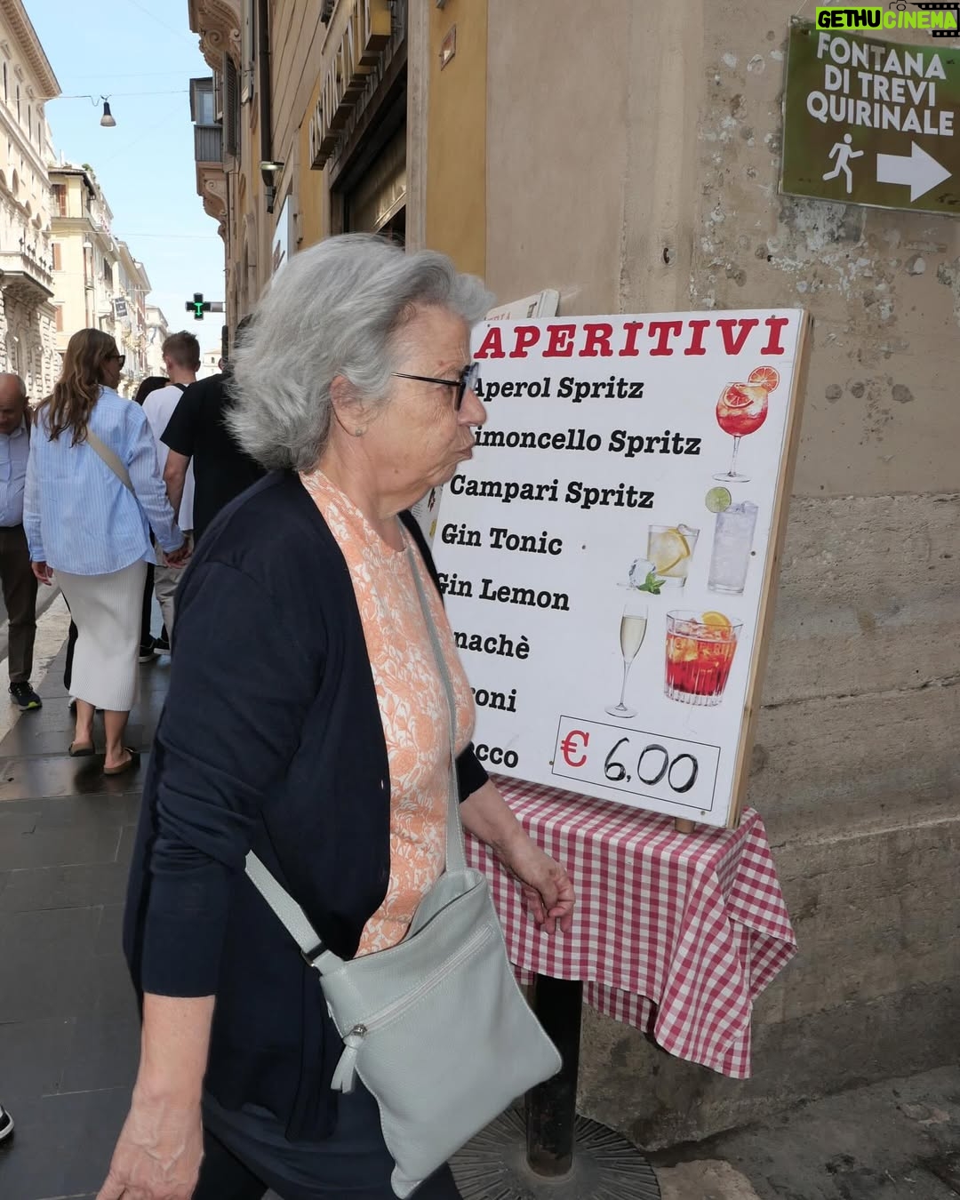 Rébecca Benhamour - 2.2K Likes - viva l’italia, la pasta e le punture di zanzare