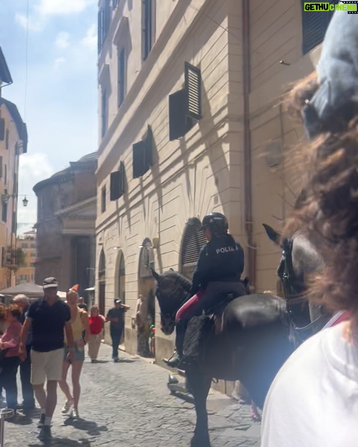 Rébecca Benhamour - 2.2K Likes - viva l’italia, la pasta e le punture di zanzare