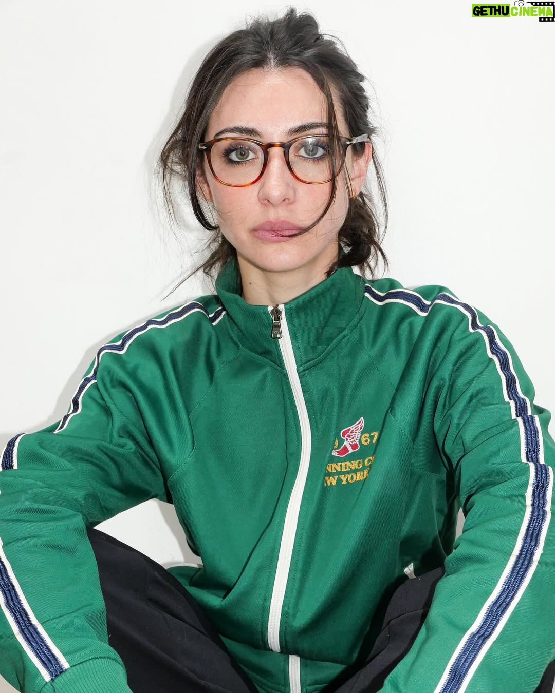Rébecca Benhamour - 2.9K Likes - remaking again and again
