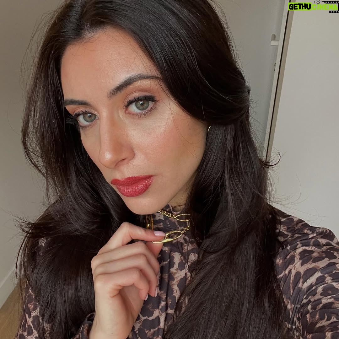 Rébecca Benhamour - 2.6K Likes - hello maaaaaarch
