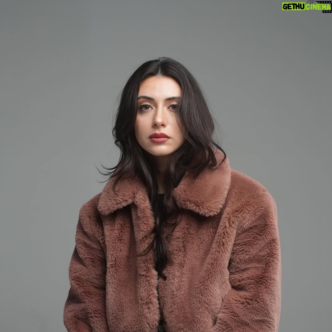 Rébecca Benhamour - 2.6K Likes - hello maaaaaarch