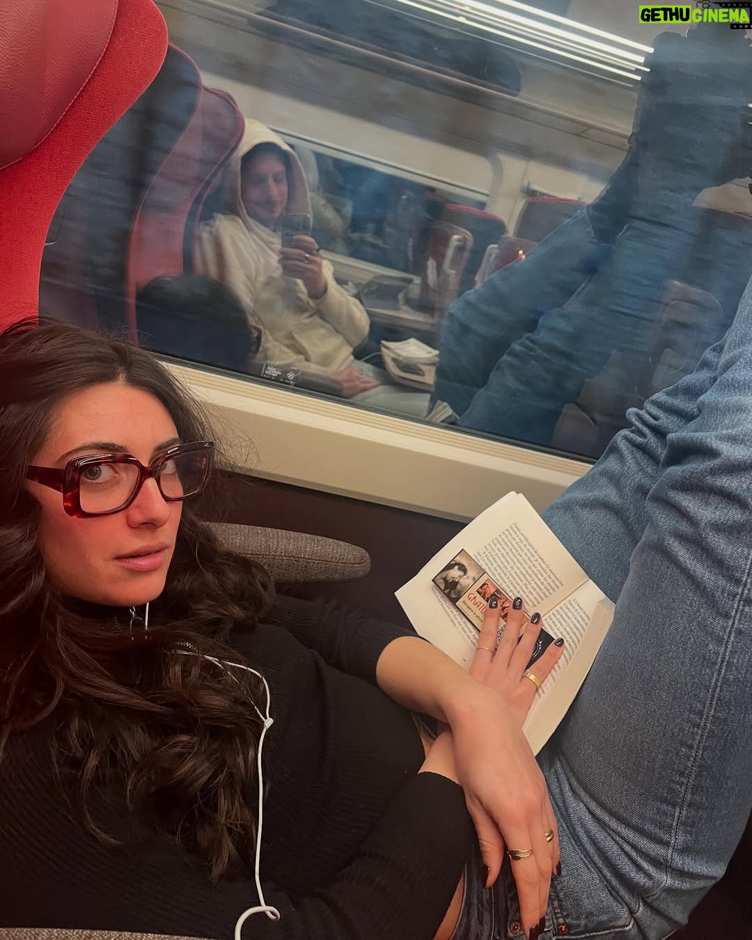 Rébecca Benhamour - 4.2K Likes - un week-end sans weed à amsterdam