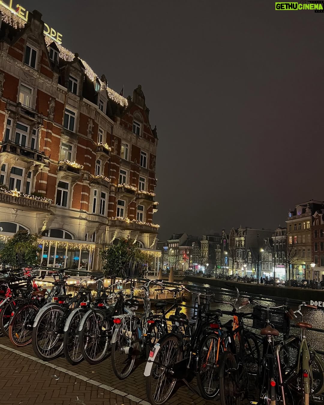 Rébecca Benhamour - 4.2K Likes - un week-end sans weed à amsterdam