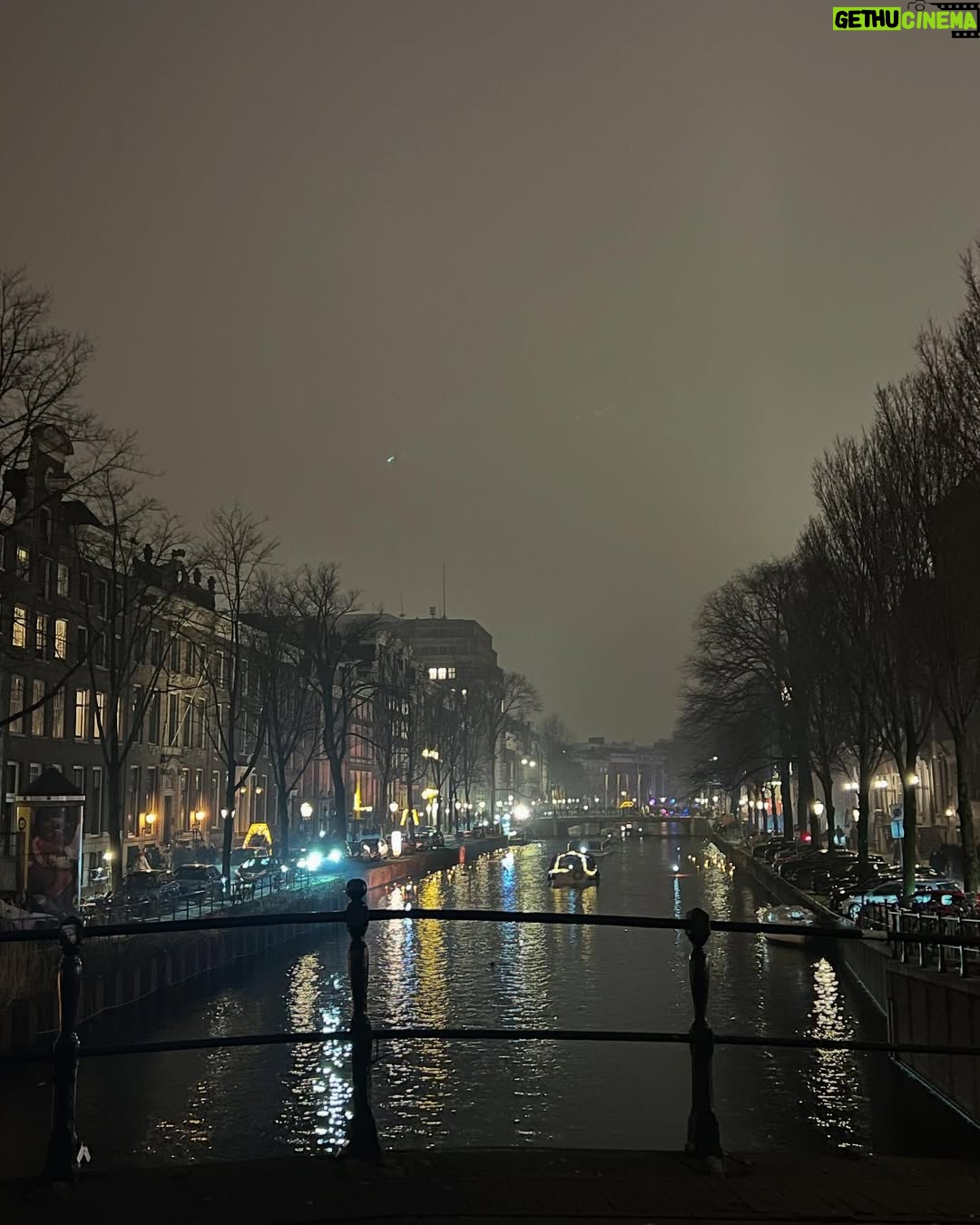 Rébecca Benhamour - 4.2K Likes - un week-end sans weed à amsterdam
