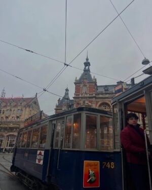 Rébecca Benhamour Instagram - un week-end sans weed à amsterdam
