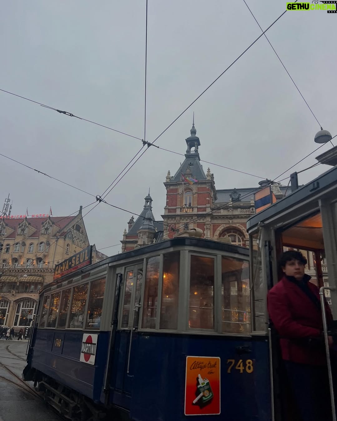 Rébecca Benhamour - 4.2K Likes - un week-end sans weed à amsterdam
