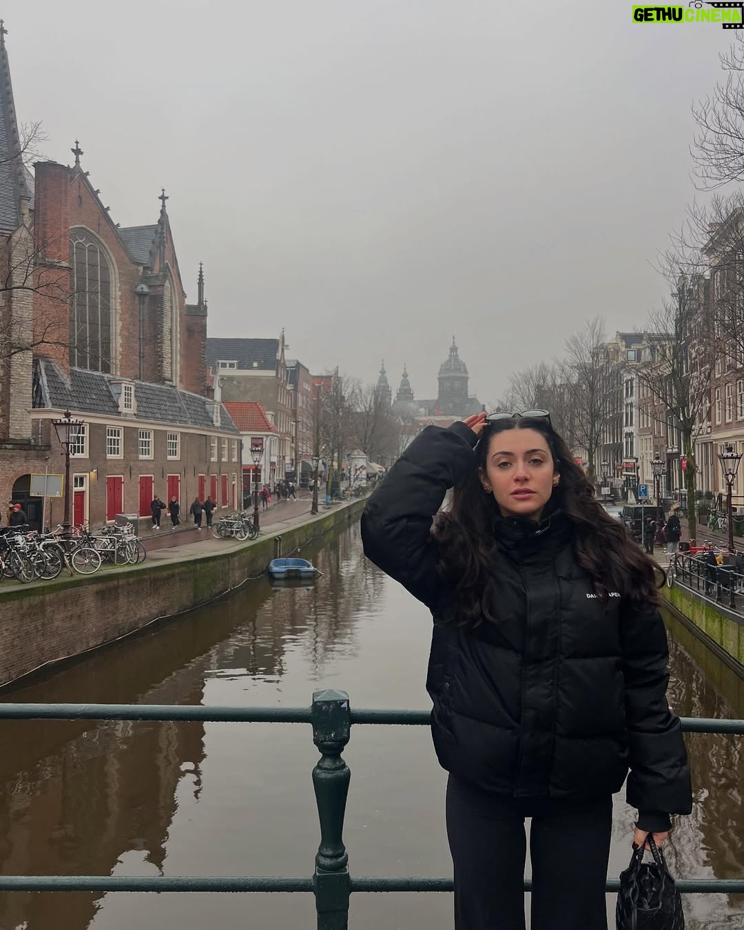 Rébecca Benhamour - 4.2K Likes - un week-end sans weed à amsterdam