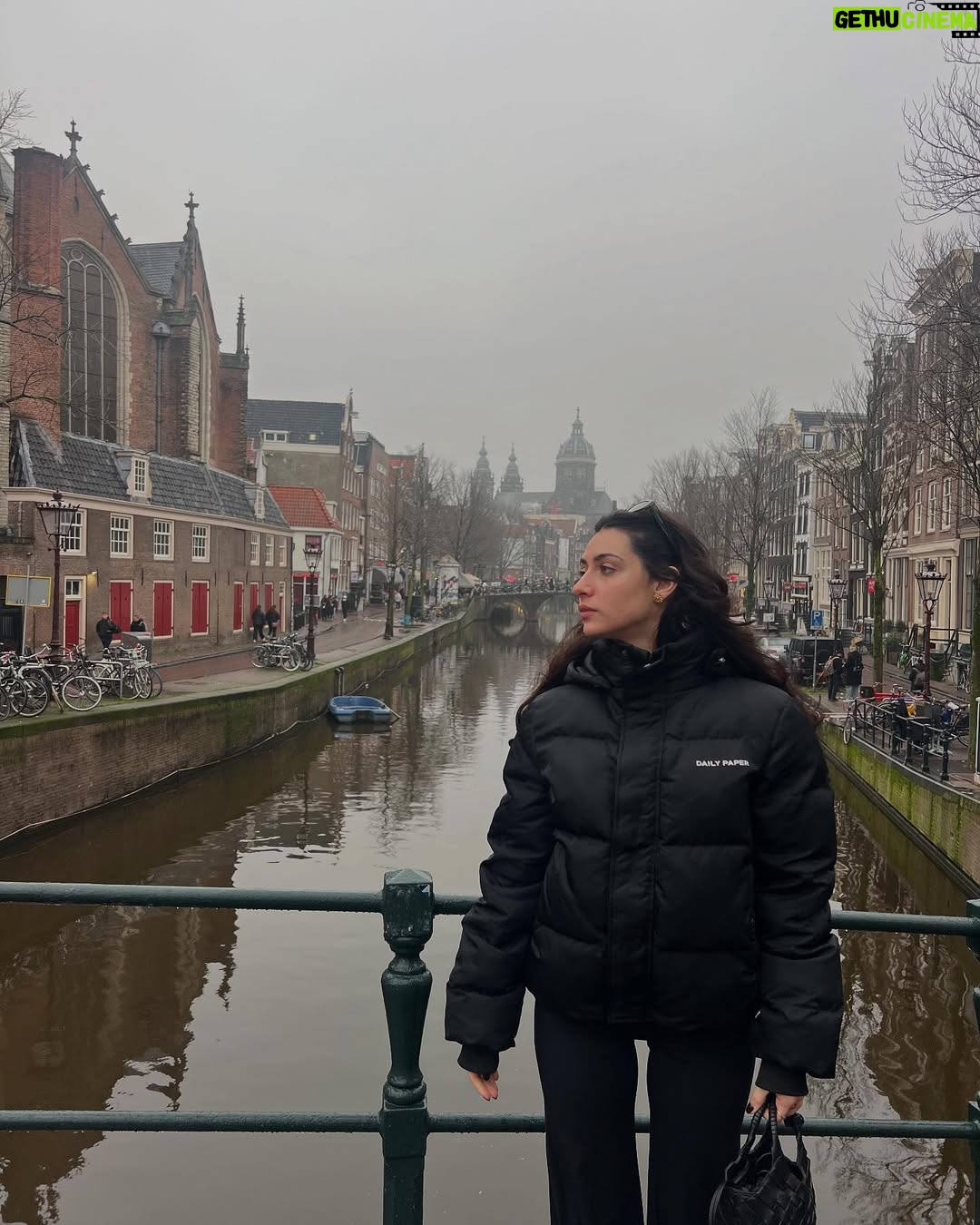 Rébecca Benhamour - 4.2K Likes - un week-end sans weed à amsterdam