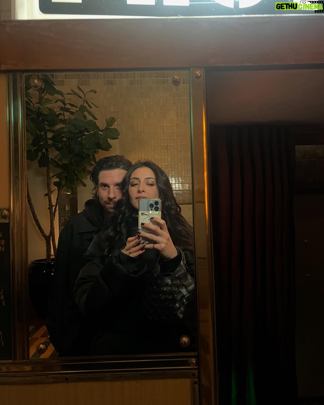 Rébecca Benhamour - 4.2K Likes - un week-end sans weed à amsterdam