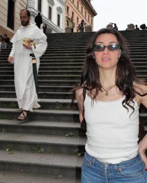 Rébecca Benhamour Instagram - viva l’italia, la pasta e le punture di zanzare