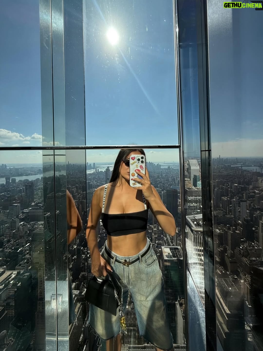 Rebecca Ghaderi - 323K Likes - @summit 🌆🌉