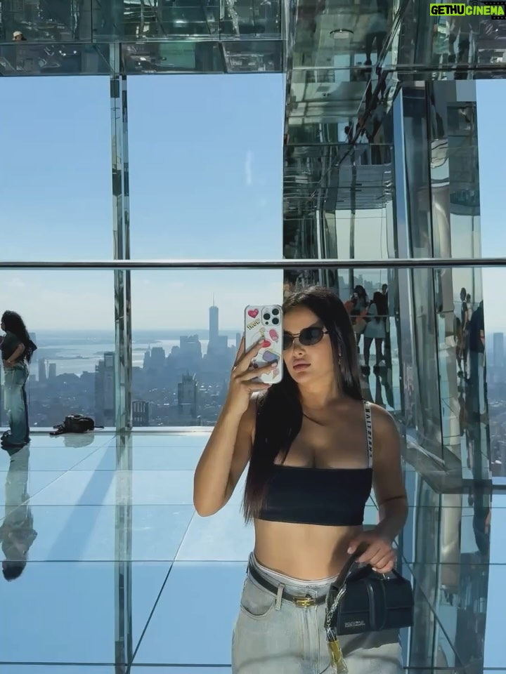 Rebecca Ghaderi - 323K Likes - @summit 🌆🌉