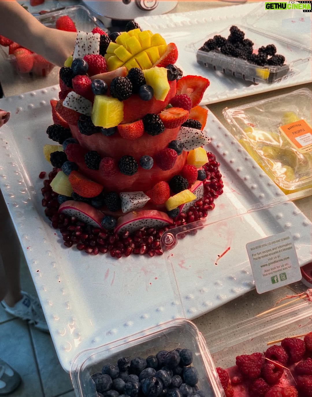Rebecca Ghaderi - 244.7K Likes - شب یلداتون مبارک، پر از عشق، نور و لحظه‌های گرم ❤️🍉
Happy Yalda Night❤️ wishing you love, light, and warm moments ✨