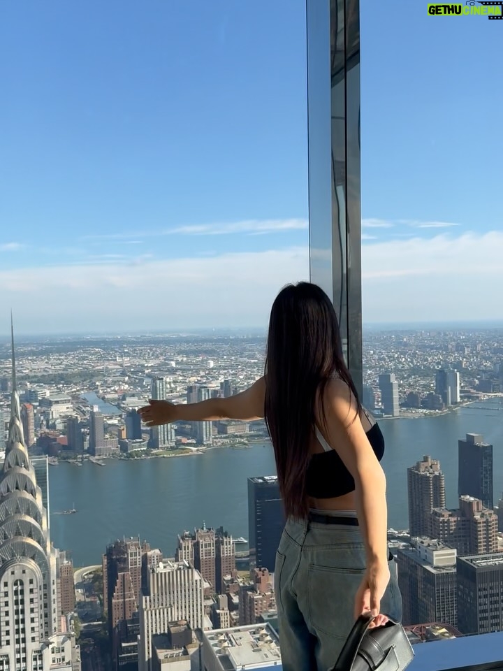 Rebecca Ghaderi - 323K Likes - @summit 🌆🌉
