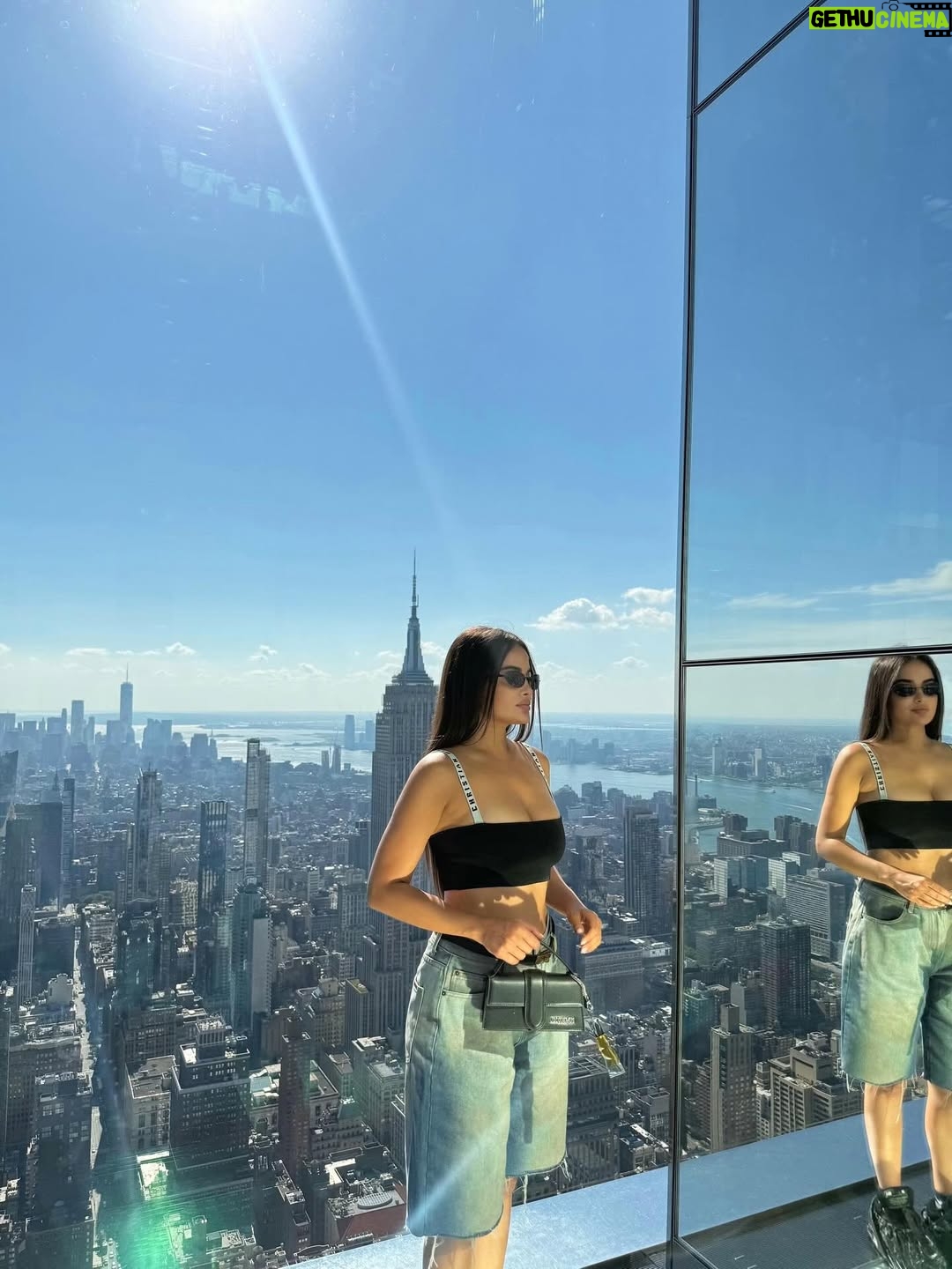 Rebecca Ghaderi - 323K Likes - @summit 🌆🌉