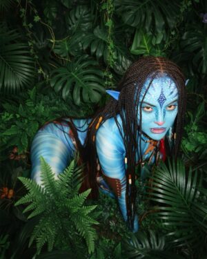 Rebecca Ghaderi Instagram - AVATAR🩵💙🩵 #neytiri #neytiriavatar #halloween #halloweencostume 
Edit : @pmofrad
Hair : @melikazeynali
Makeup : Me
