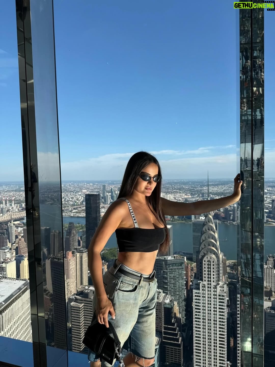 Rebecca Ghaderi - 323K Likes - @summit 🌆🌉