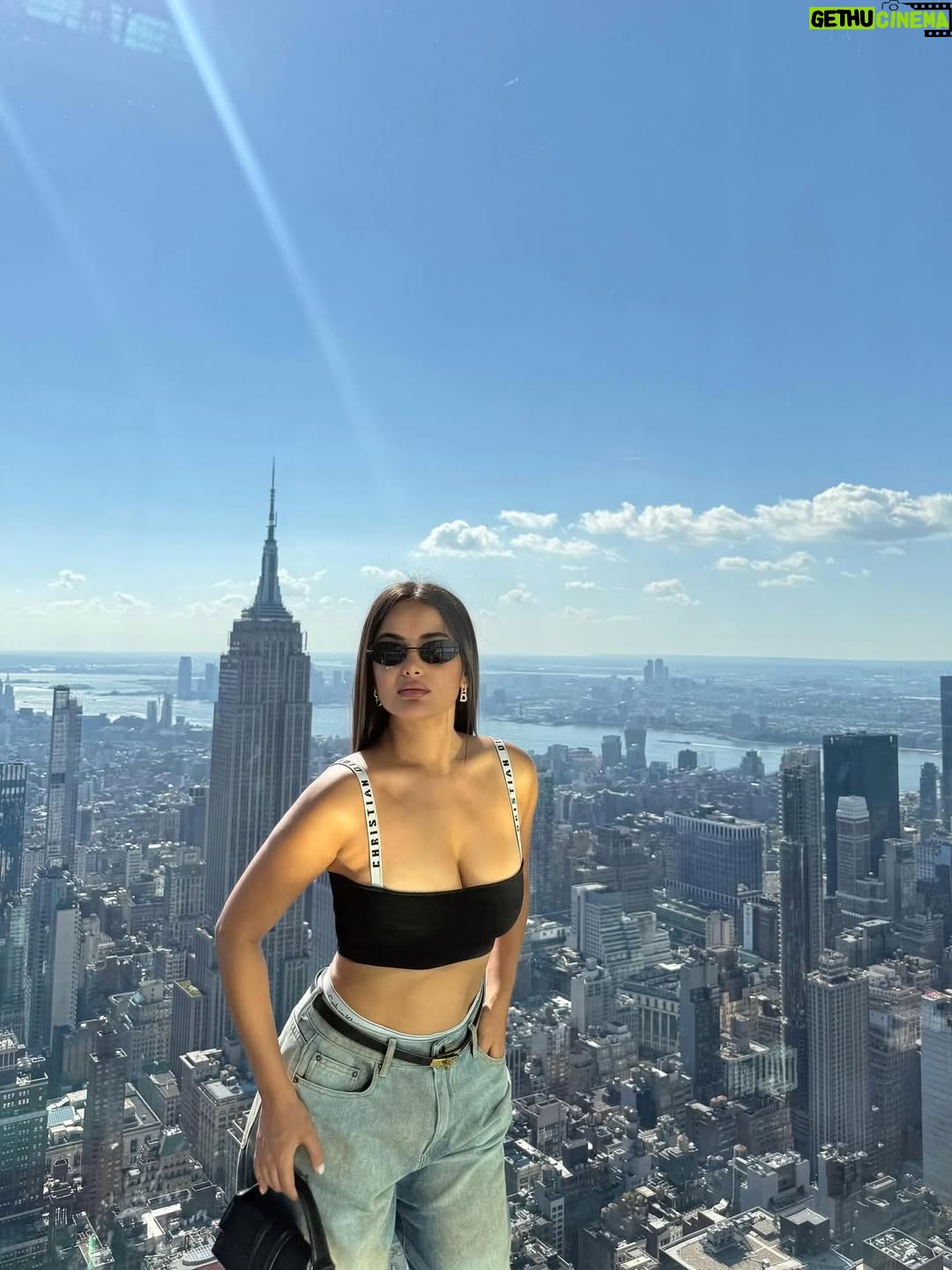 Rebecca Ghaderi - 323K Likes - @summit 🌆🌉