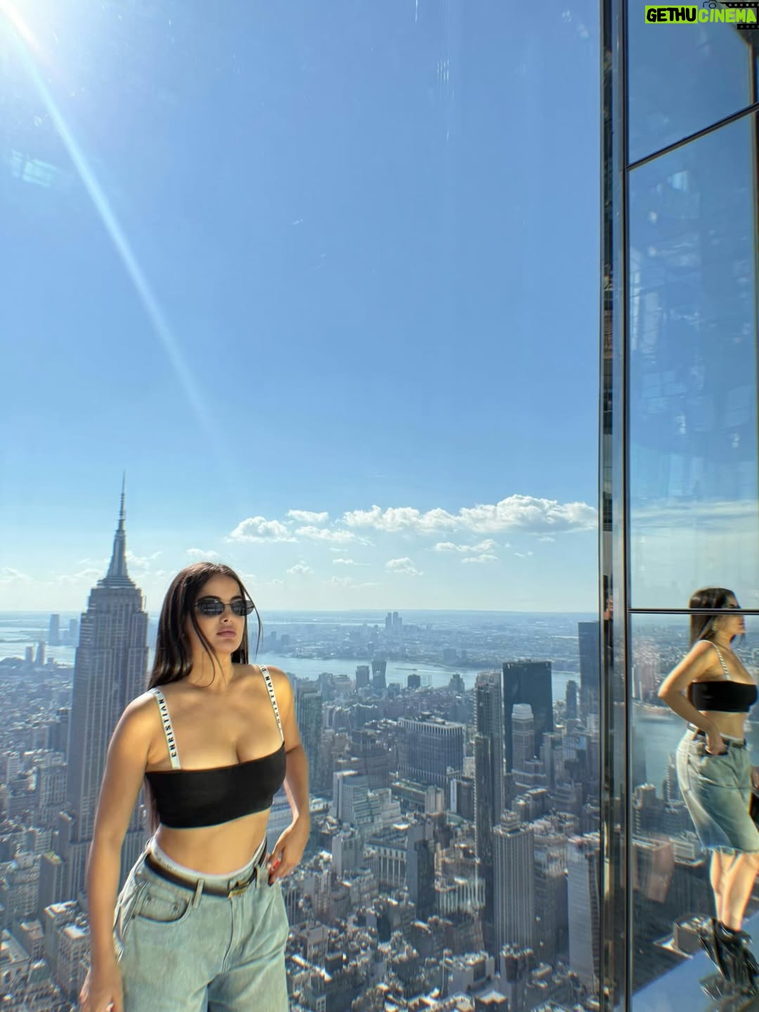 Rebecca Ghaderi - 323K Likes - @summit 🌆🌉